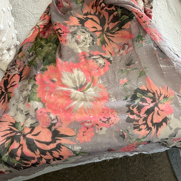 Light weight scarf/wrap - Picture 3 of 3